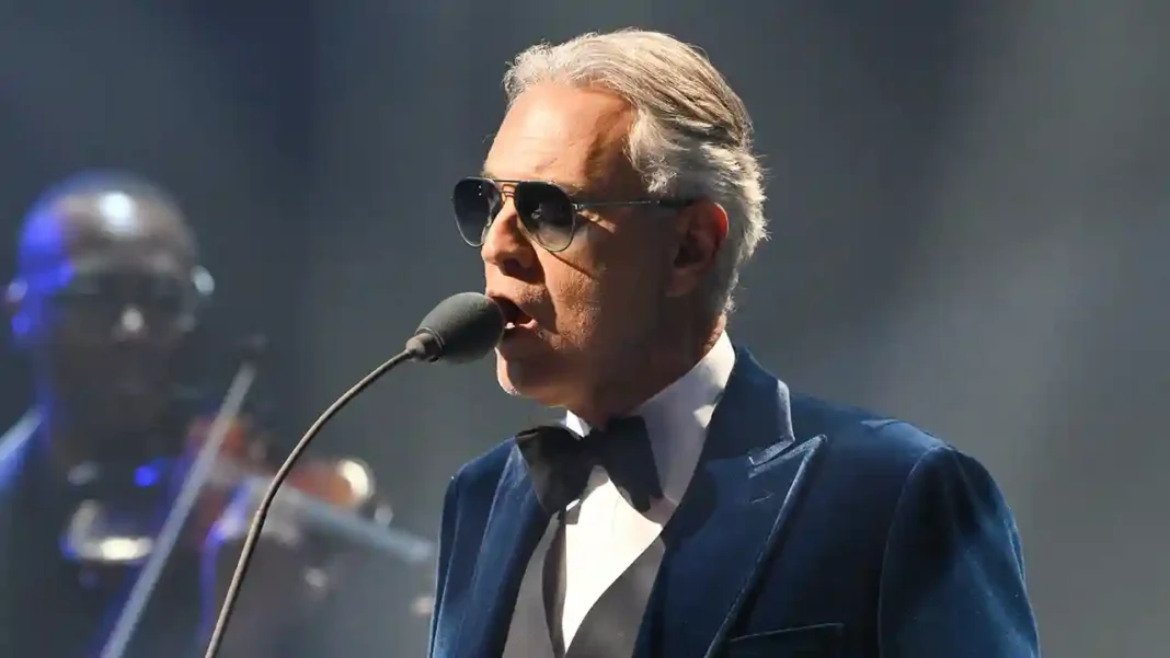 Andrea Bocelli en sorteo del Mundial: presentación completa y público de pie con aplausos