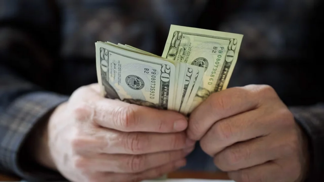 El dólar inicia la jornada en retroceso después de la decisión de la FED