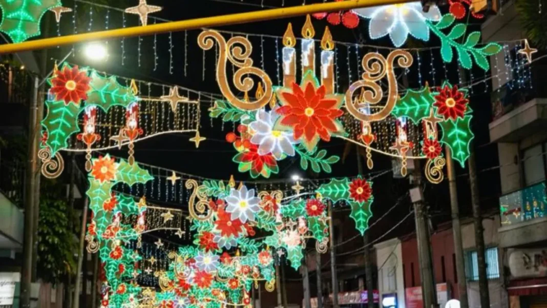 Registro fotográfico recordando el inicio del montaje del alumbrado navideño en Envigado