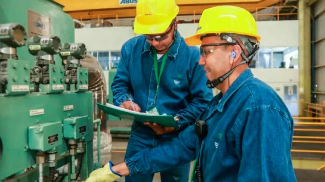 Esto le costará a una empresa contratar a un trabajadot con salario mínimo en Colombia en 2026