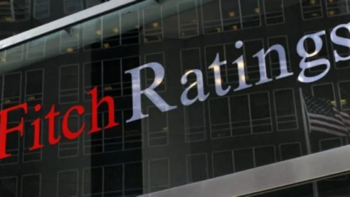 Fitch baja la nota crediticia de Colombia a BB y prende alertas por debilidad fiscal