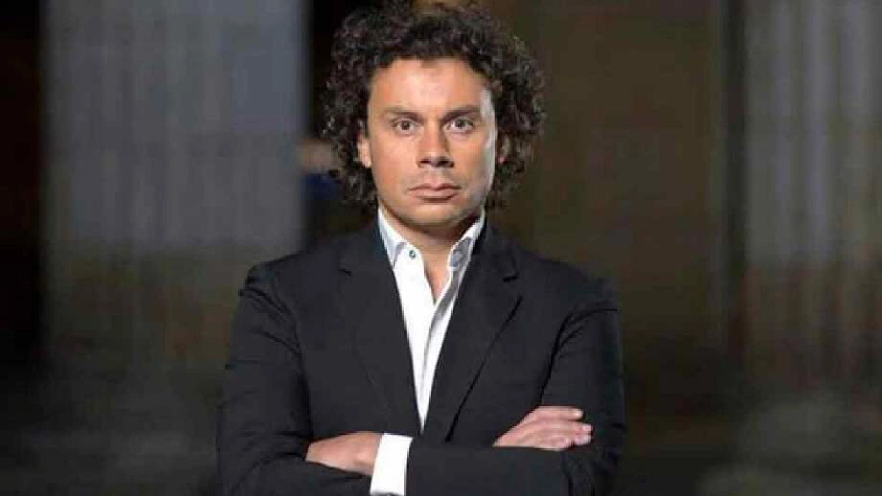 Hassan Nassar confirma su aspiración a la Cámara de Representantes por el Centro Democrático Hassan Nassar confirma su aspiración a la Cámara de Representantes por el Centro Democrático