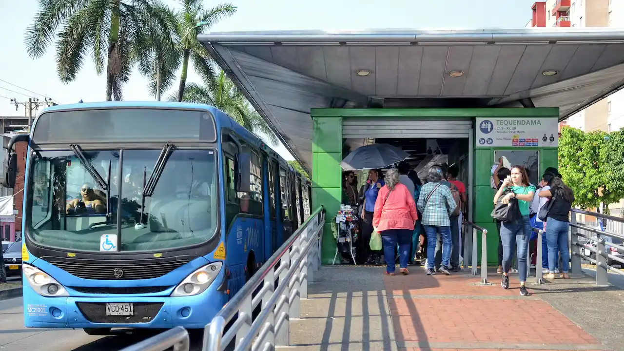 Modernización en el MIO: así avanza el uso de tarjetas débito y crédito en el transporte de Cali 1 MIO estrena pagos sin tarjeta personalizada: Cali se convierte en pionera en Colombia