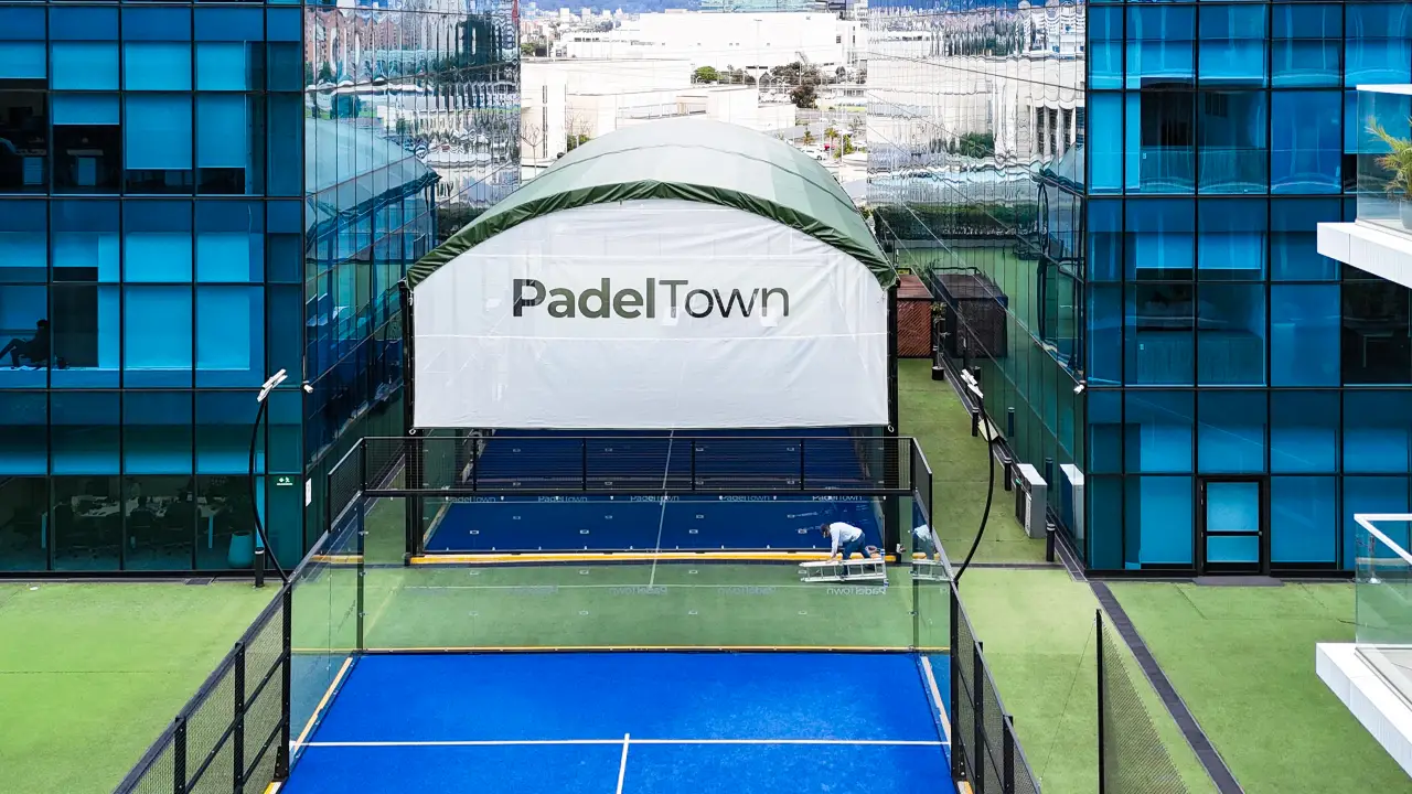 PadelTown llega a Nuestro Bogotá con cuatro canchas cubiertas y apuesta por el pádel en el occidente 1 PadelTown amplía la oferta de pádel con nuevas canchas en Nuestro Bogotá