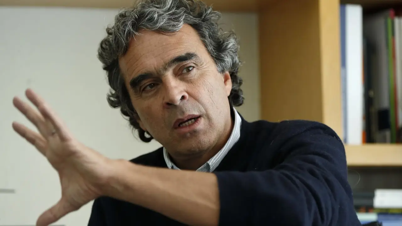 Sergio Fajardo alertó que Colombia vive una polarización extrema y propuso una nueva mayoría que una sectores moderados para recuperar confianza, seguridad y gobernabilidad nacional.