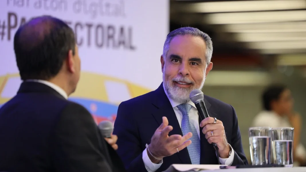 Benedetti: “El salario mínimo debe subir en dos dígitos”; Sanguino responde y llama al diálogo técnico