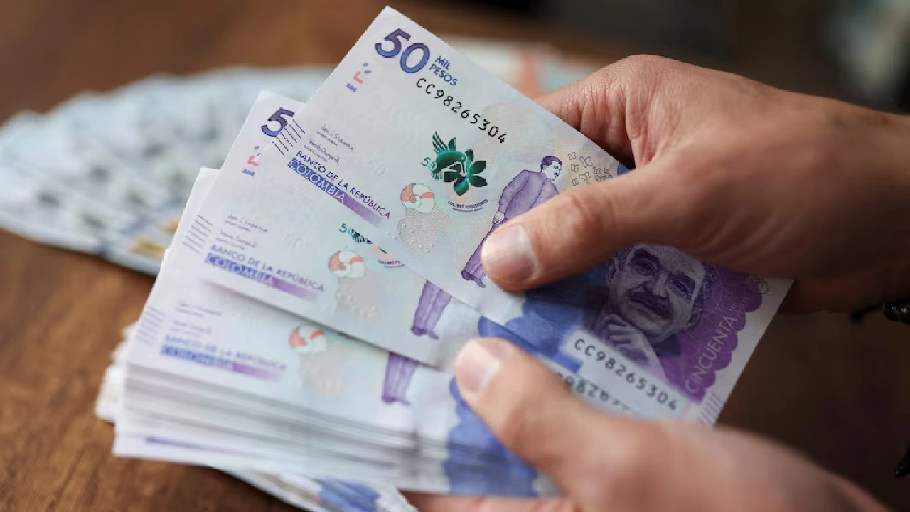 Hoy es un día crucial para definir el aumento del salario mínimo 2026 1 Salario mínimo 2026 en Colombia: propuestas, cifras y lo que se negocia desde este 9 de diciembre