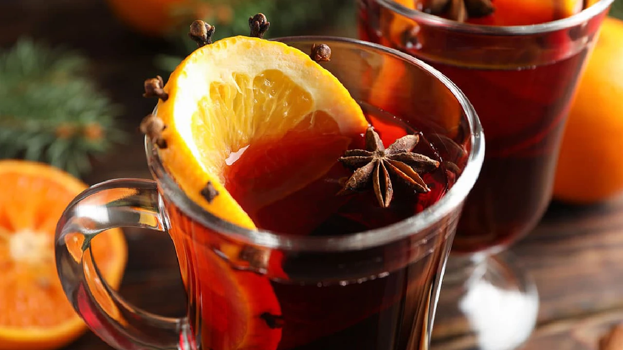 Cócteles y bebidas calientes perfectas para la noche del 7 de Velitas 1 Las mejores bebidas y cocteles para disfrutar la Noche de Velitas en familia