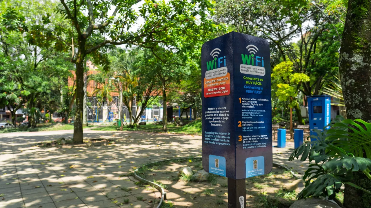 Cómo está la conectividad pública con Medellín Digital, cifras y datos que tiene que saber