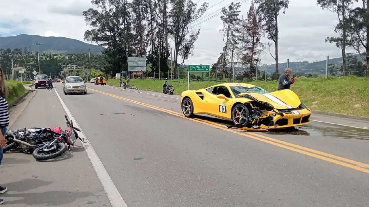 Revelan conductor de Ferrari que se estrelló en La Calera: importante empresario