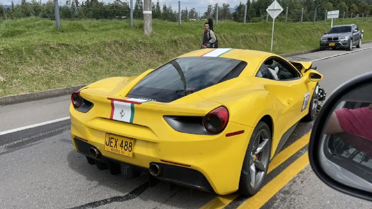 Revelan conductor de Ferrari que se estrelló en La Calera: importante empresario