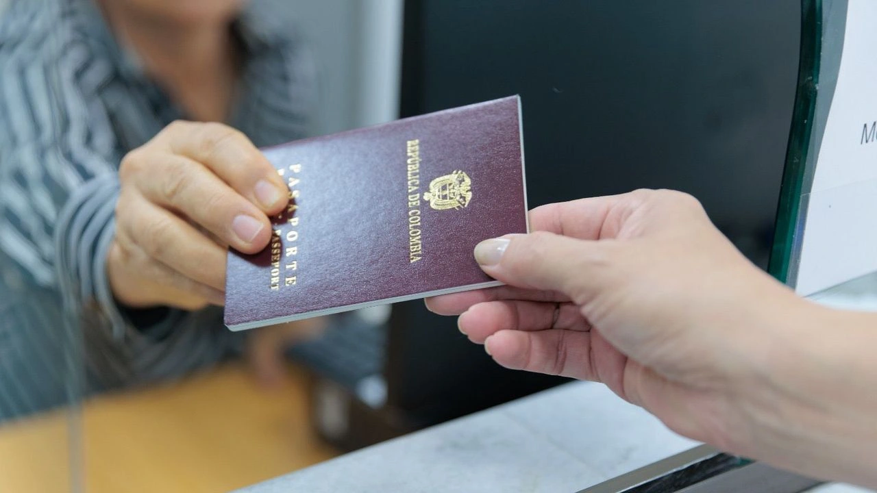 Pasaportes en riesgo: Contraloría advierte vacíos en financiación y retrasos en tecnología clave