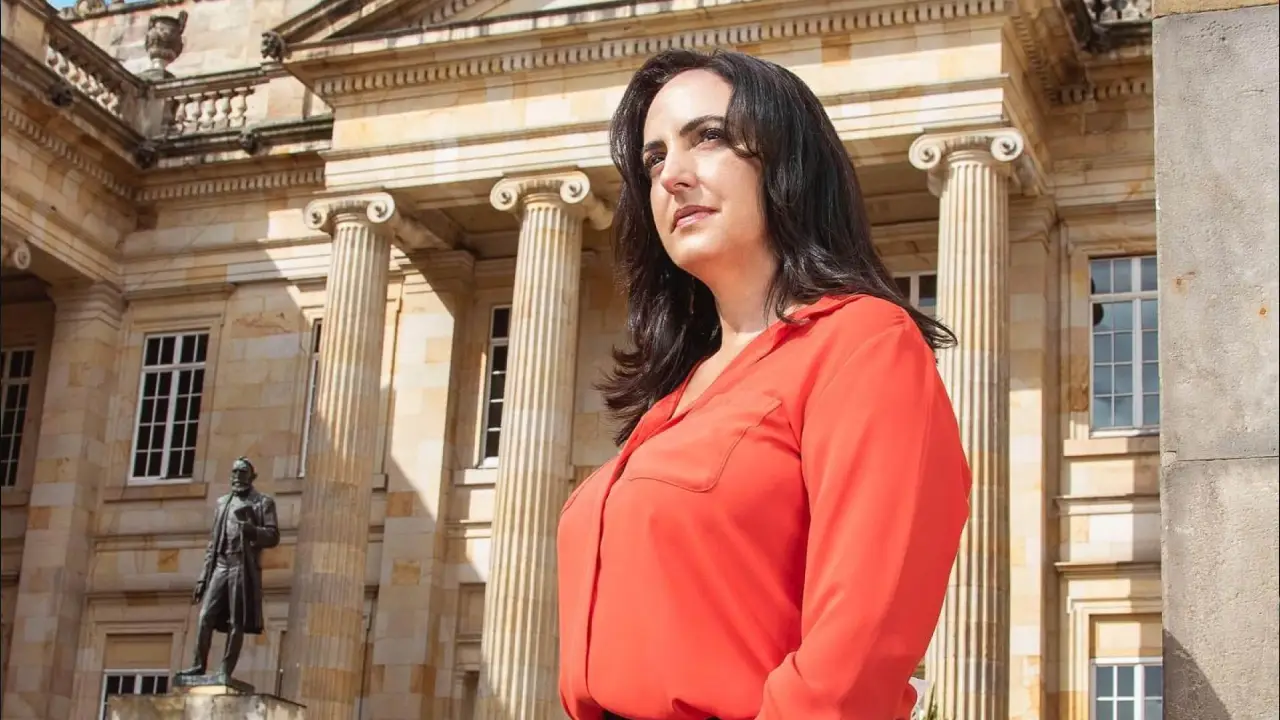 Trayectoria académica y profesional de María Fernanda Cabal