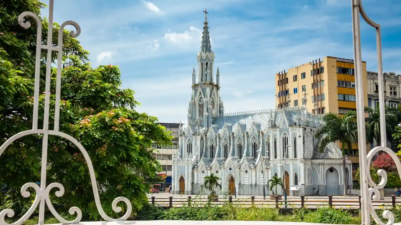 Cali: arte, aire libre y creatividad urbana