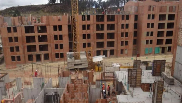 Constructores explican al Gobierno el impacto del salario mínimo en la vivienda