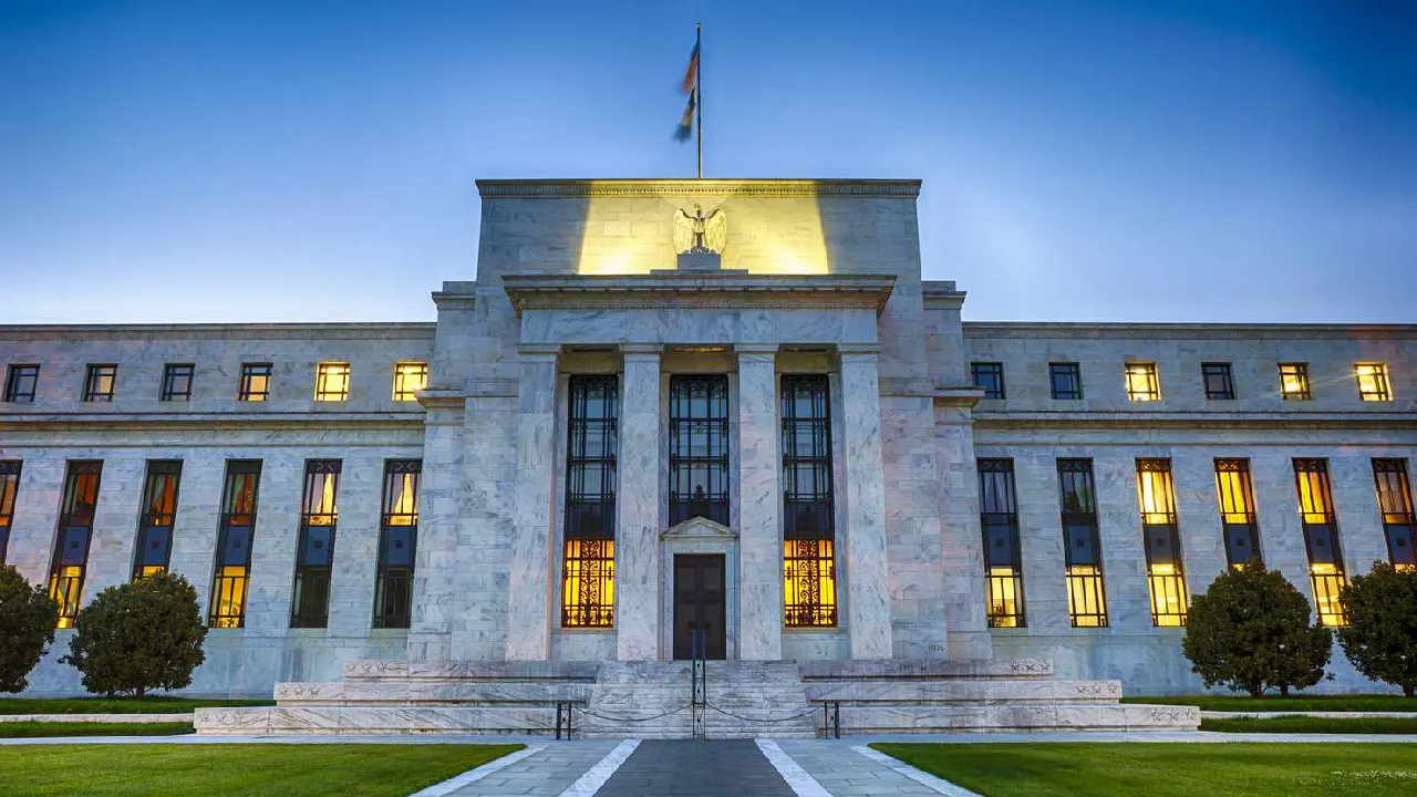 La Fed mantiene las tasas de interés entre 3,50% y 3,75% y pausa los recortes en Estados Unidos 1 La Reserva Federal mantiene las tasas de interés y confirma una pausa en los recortes