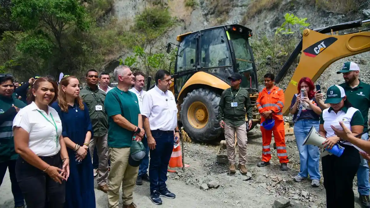 Obras en vía Liborina - Sabanalarga