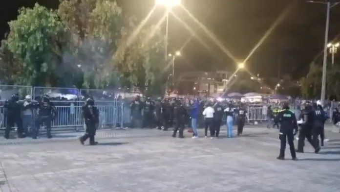 Disturbios en el Movistar Arena hoy en homenaje a Yeison Jiménez