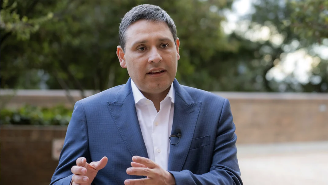 El candidato presidencial Mauricio Lizcano pidió al procurador intervenir ante presuntas irregularidades que afectarían las garantías electorales y la equidad en la campaña presidencial.