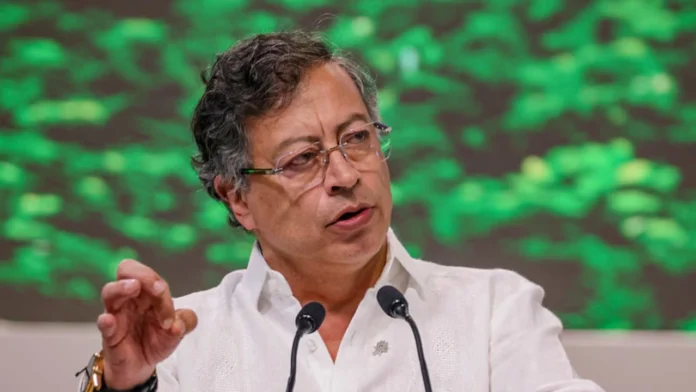 Petro anuncia proyecto de ley para obligar a fijar un salario mínimo vital y familiar