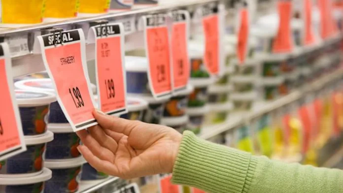 Precios al consumidor suben 0,3 % en Estados Unidos: los aranceles empujan la inflación
