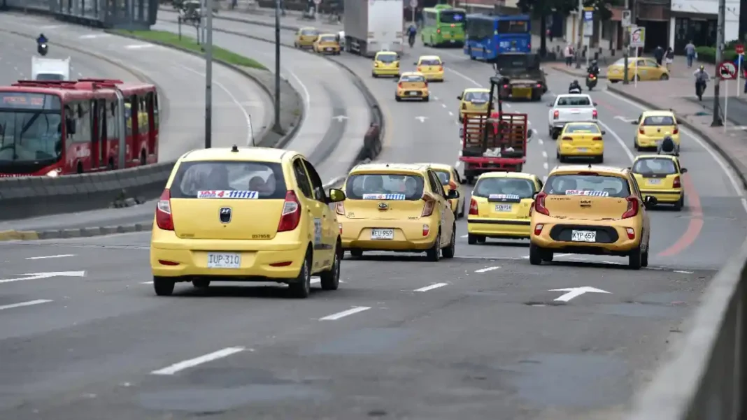 Taxi en Bogotá: precio de la carrera mínima en 2026 y recargos
