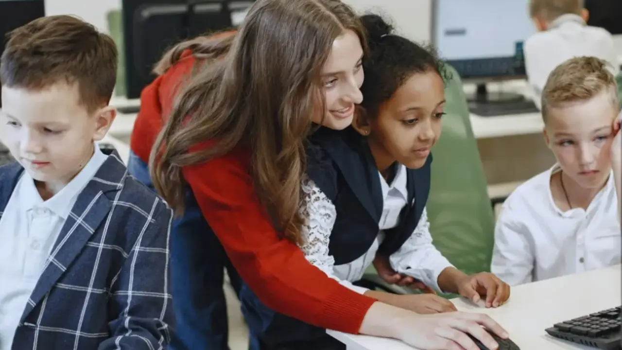 Educación y trabajo, los principales motores del uso de la inteligencia artificial en la región