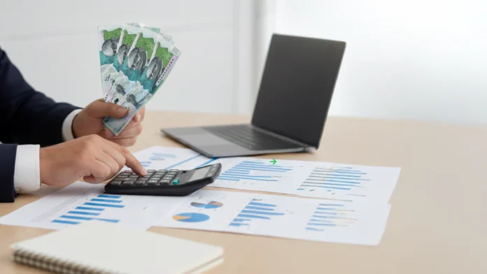 El salario mínimo 2026 en Colombia, decretado a finales de diciembre, reactivó el debate sobre su impacto en el empleo, la inflación y la sostenibilidad financiera de las empresas.