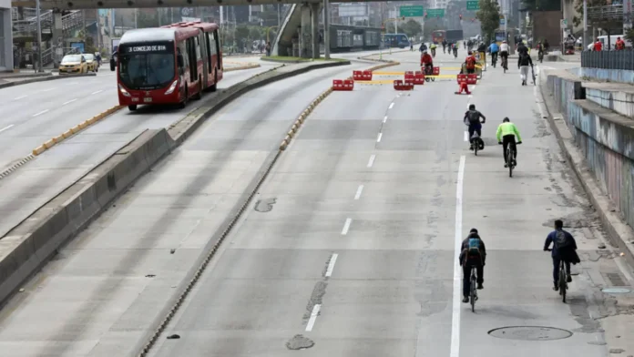 Bogotá realizará el Día Sin Carro y Moto 2026, el jueves 5 de febrero, con restricciones de movilidad y operación especial de TransMilenio en toda la ciudad.