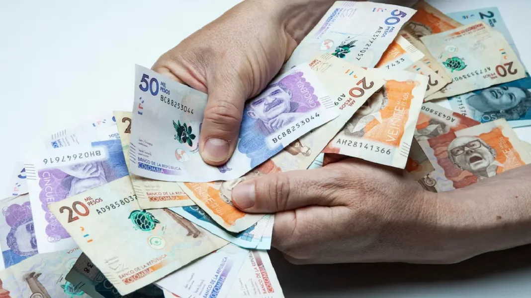 Tutela busca frenar aumento del salario mínimo de 2026 decretado por el Gobierno Petro