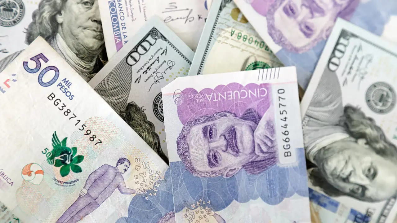 El dólar baja en Colombia, pero no todo es positivo: las alertas detrás del peso fuerte