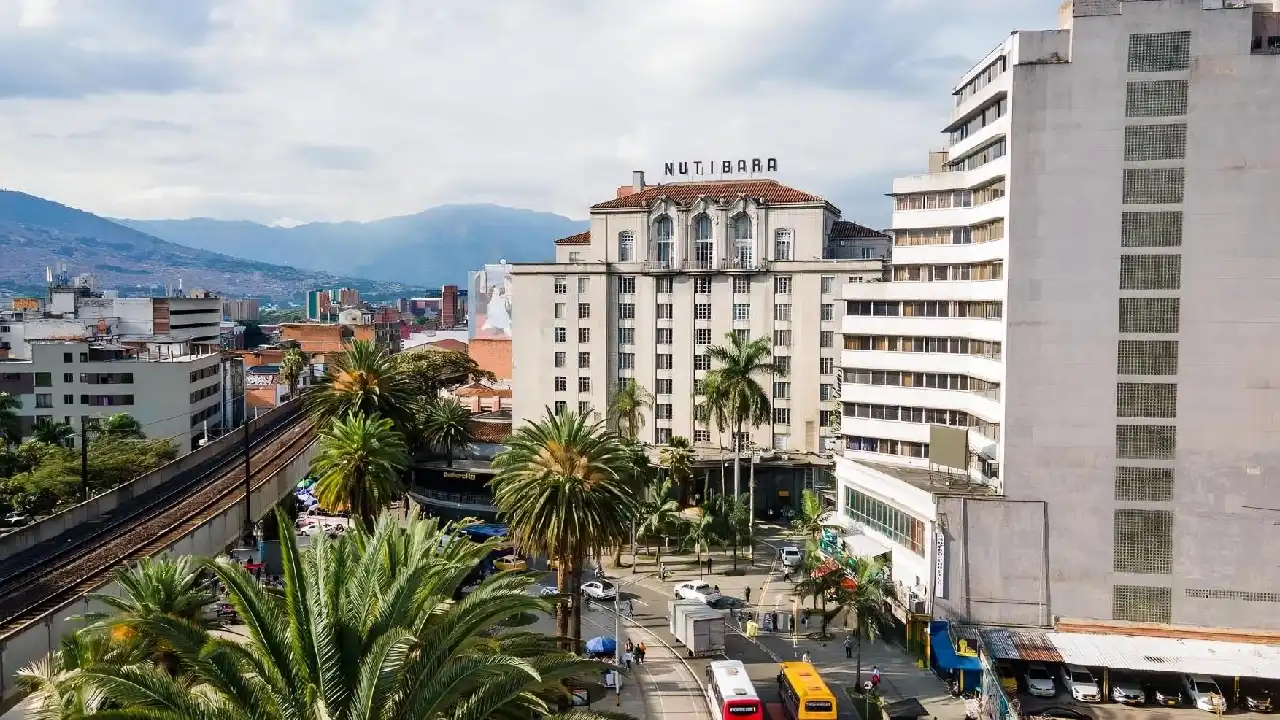 Cancelar reservas por el concierto de Bad Bunny podría costar millonarias sanciones, alerta la SIC