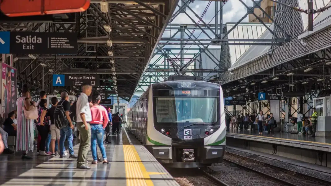 Metro de Medellín tendrá horario especial por conciertos de Bad Bunny: fechas y estaciones habilitadas