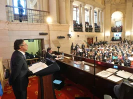 Salarios bajos y corrupción: el riesgo de una receta populista en el Congreso