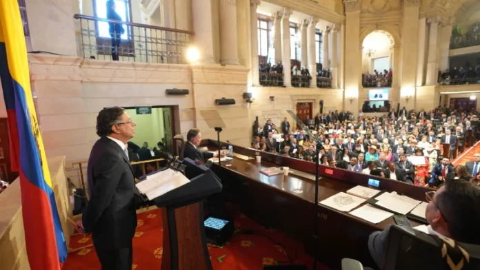 Salarios bajos y corrupción: el riesgo de una receta populista en el Congreso