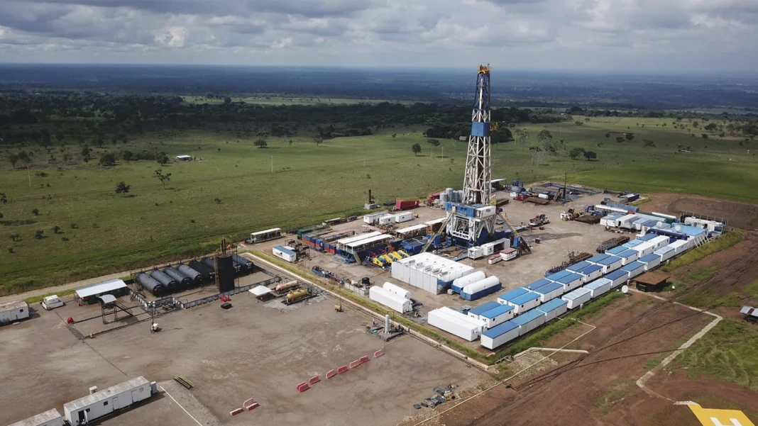 La industria petrolera en Colombia cerró 2025 con más taladros activos, pero con caídas en la producción de petróleo y gas natural, según Campetrol.