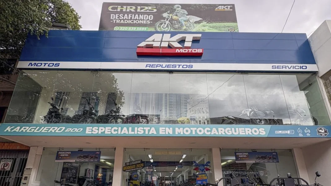La moto más vendida de Colombia en 2025 fue la AKT 125 NKD, tras superar 82.000 matrículas en un mercado histórico.