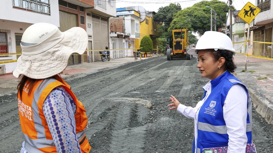 La recuperación de 16 tramos viales en la comuna 8 de Cali mejora la movilidad, reduce accidentes y fortalece la infraestructura urbana con recursos del presupuesto participativo.