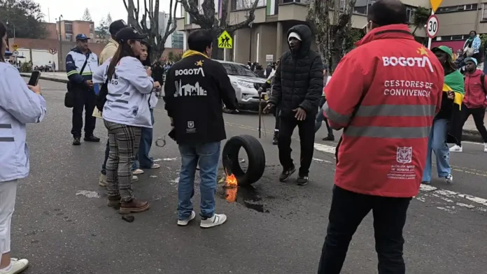 Video: manifestantes agreden a funcionarios durante protestas en el CAN
