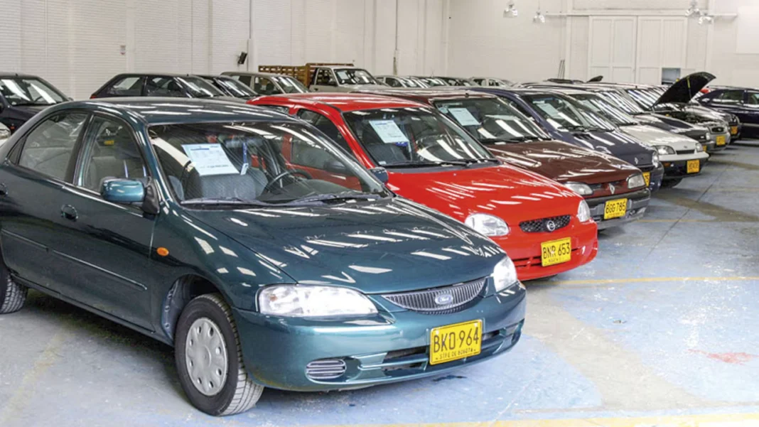 El mercado de carros usados en Colombia crece con fuerza en 2025 y 2026, impulsado por precios más accesibles, crédito restrictivo y alta demanda.