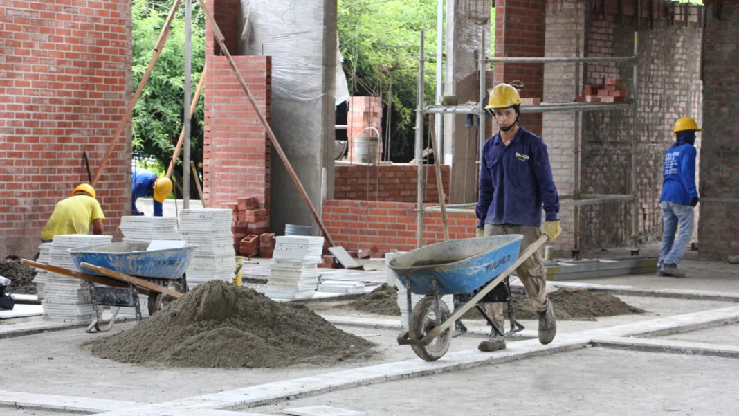La Alcaldía invertirá $27.000 millones en infraestructura educativa en Cali, para intervenir 49 sedes oficiales entre 2026 y 2027, beneficiando a más de 40.000 estudiantes del sistema público.