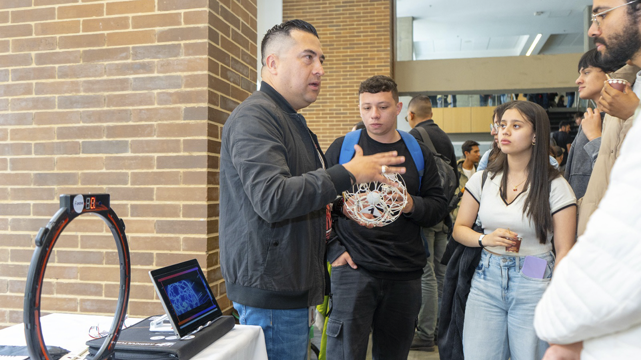 Formación gratuita en tecnología con certificación internacional