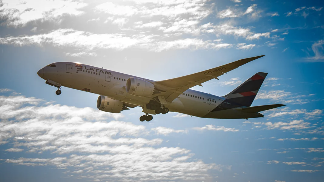 Latam Airlines Group cerró 2025 con utilidades netas por US$1.460 millones y 87,4 millones de pasajeros transportados, consolidando su liderazgo aéreo en América Latina.
