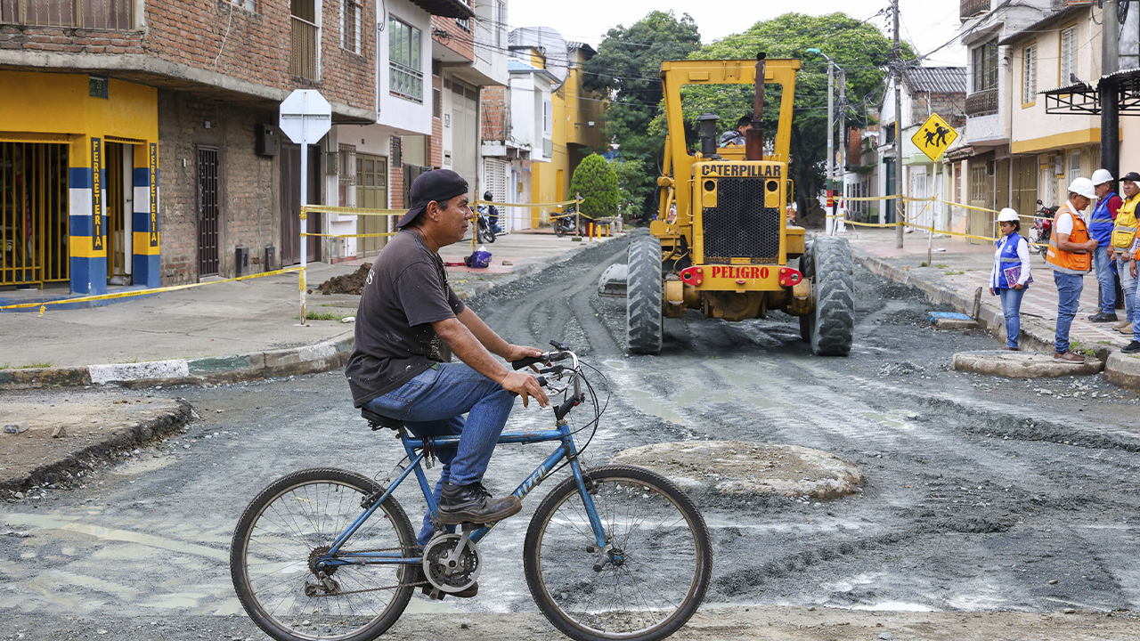 Obras viales en la comuna 8 de Cali mejoran movilidad, seguridad y calidad de vida