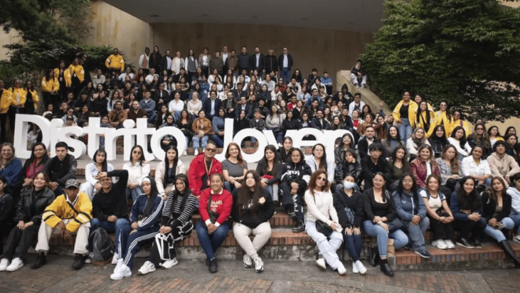Bogotá abrió la convocatoria 2026 del programa Jóvenes con Oportunidades, con 12.000 cupos para fortalecer la educación y el acceso al empleo juvenil.