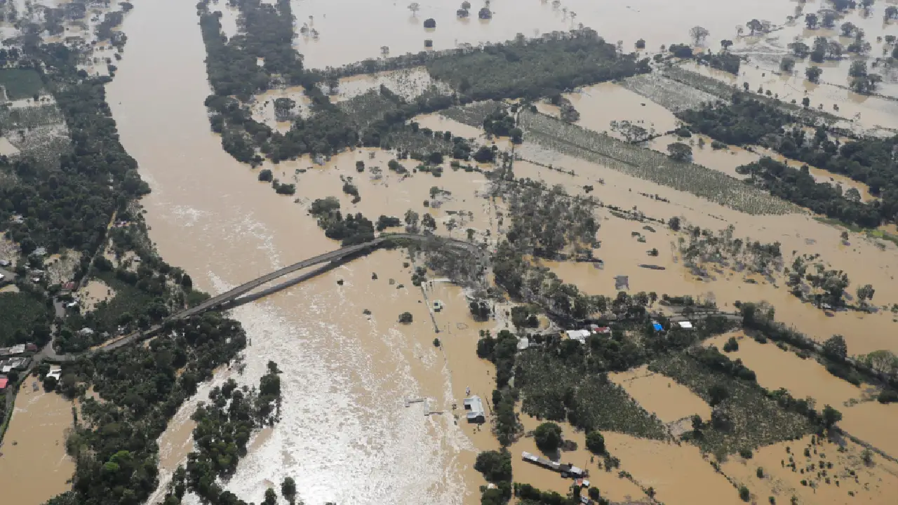Papa León XIV pide oraciones y ayuda para Colombia tras graves inundaciones 