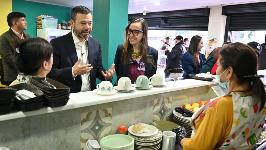 Salvavidas al Empleo es la nueva estrategia de la Alcaldía de Bogotá para evitar despidos y apoyar a microempresas tras el aumento del salario mínimo.