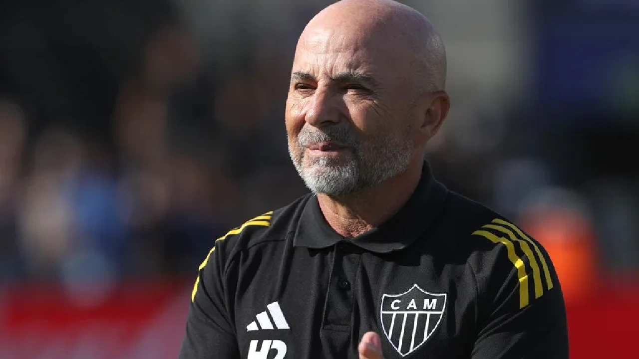 Sampaoli: despidos, acuerdos y cifras que explican su patrimonio