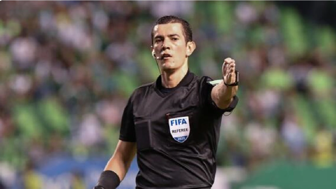 Tarjetas amarillas y rojas su precio sube en el FPC por aumento del salario mínimo 