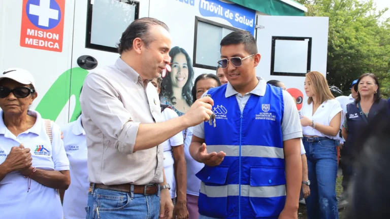Alcaldía entrega unidad móvil de salud para ampliar la atención medica en zonas rurales de Cali